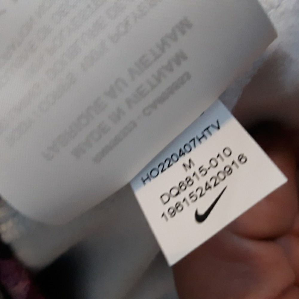 Nike Dri-Fit Seasonal Gemstone & Crystal Pattern Pullover Hoodie Size M … - Picture 9 of 10